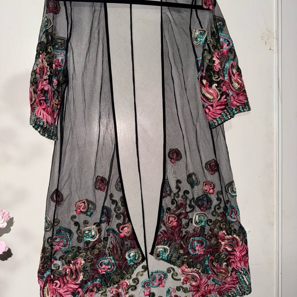 Mechant Sheer Embroidered Kimono Size small - Picture 9 of 9